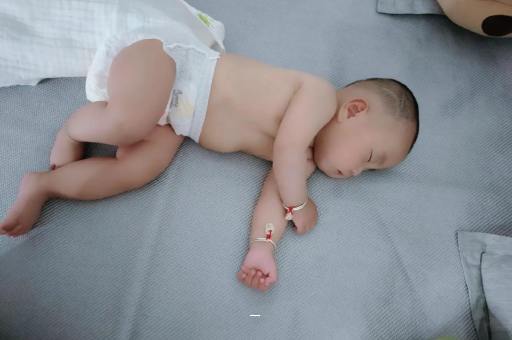 项城宝宝总是摇头怎么回事